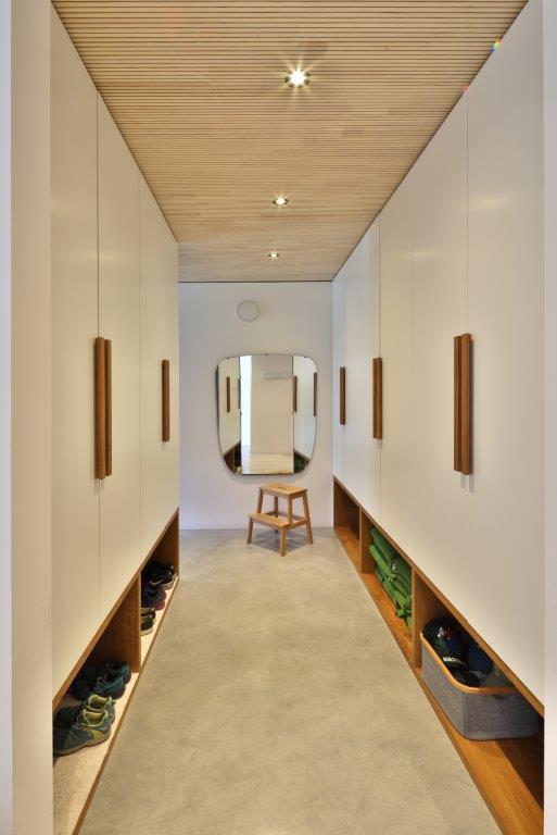 HolzbauGruber_Energiesparhaus_Garderobe_LandkreisTraunstein