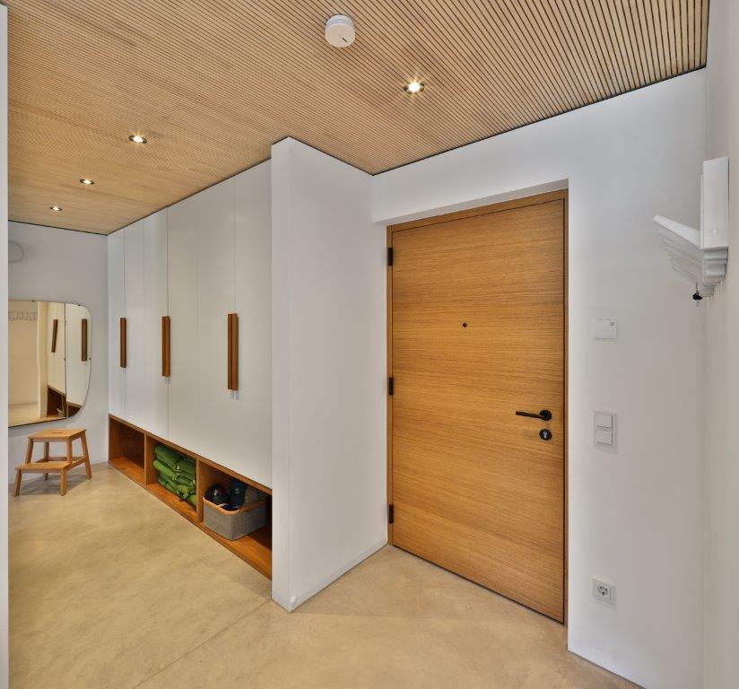 HolzbauGruber_Energiesparhaus_Garderobe_LandkreisTraunstein