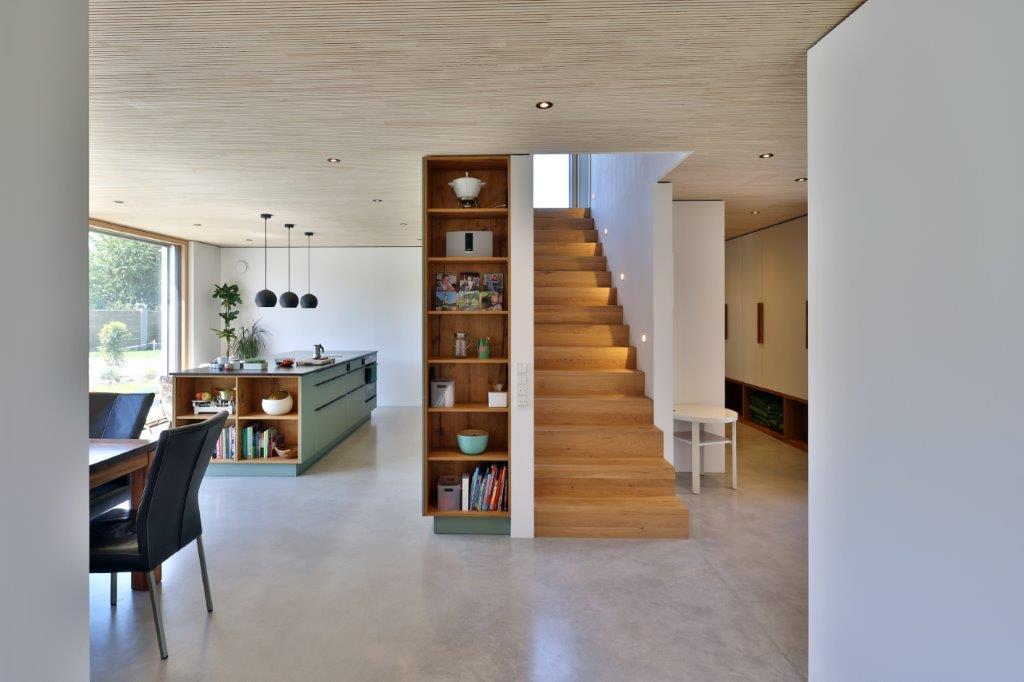 HolzbauGruber_Energiesparhaus_Treppenhaus_LandkreisTraunstein